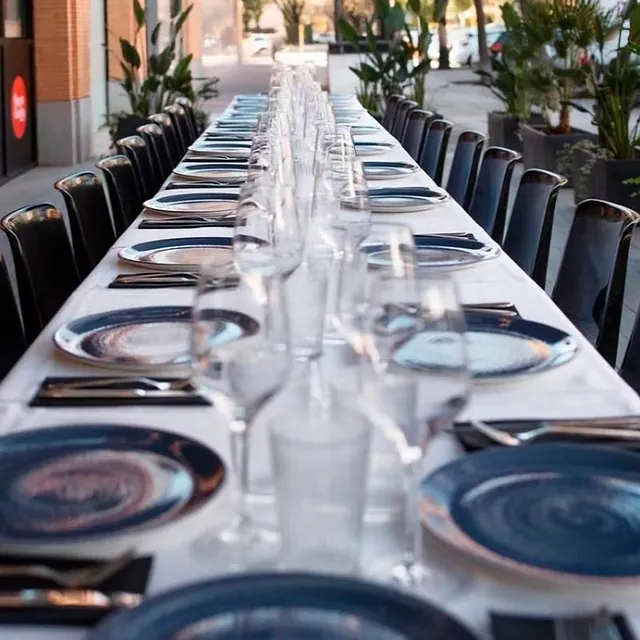  Restaurante Al Sur mesa con platos y copas